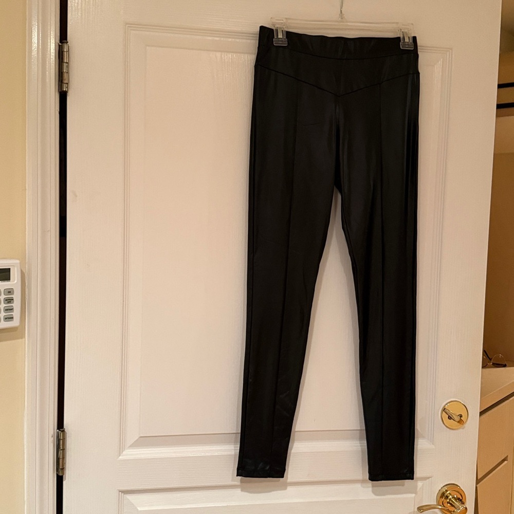 Bebe wet look leggings nwt perfect for any season of the year
